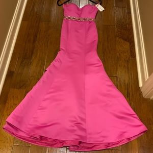 Ashley Lauren SIZE 6 (fits like a 0/2) Prom Dress
